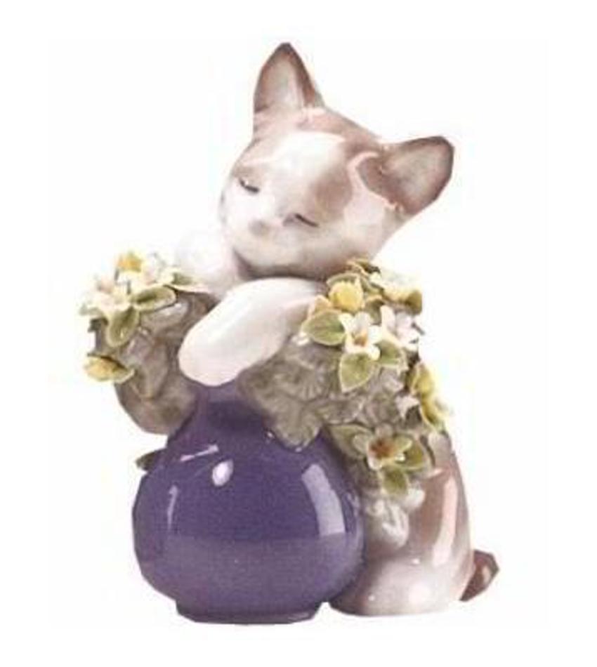 Dreamy Kitten Cat Figurine